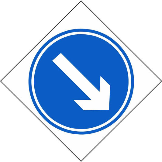 RUS 002 ROAD SIGN 600 X 600 ARROW RIGHT